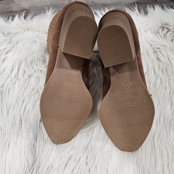 Universal thread  memory foam suede heeled ankle boots - Picture 2 of 6